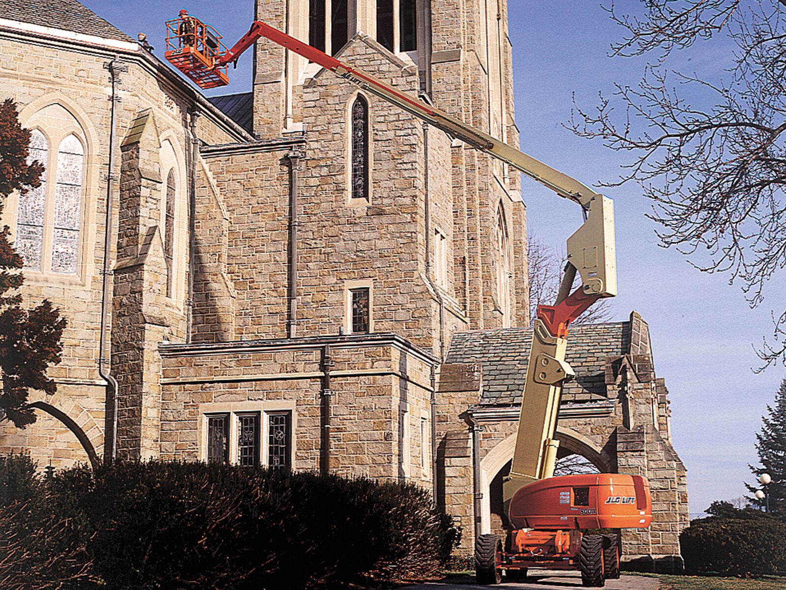 Product: 800A - Articulating Boom Lift