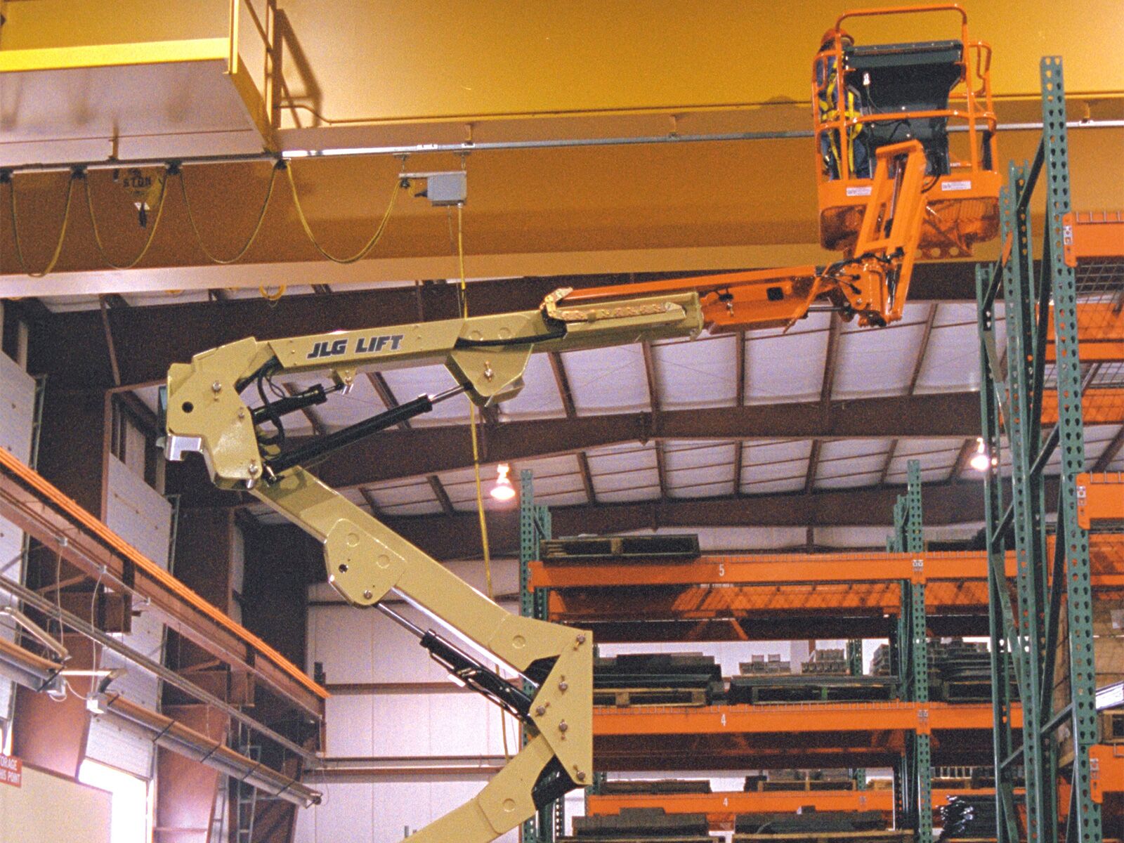 Product: E400AN - Articulating Boom Lift
